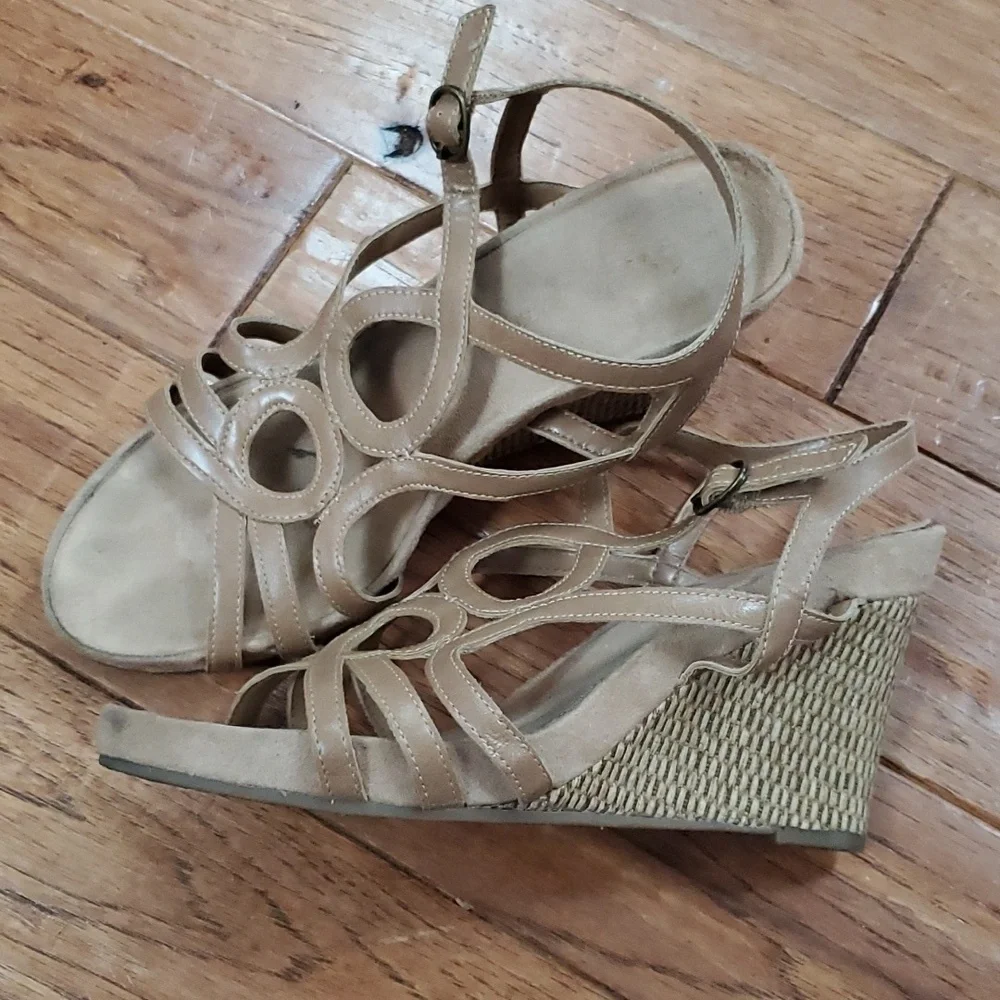 Kelly & Katie nude rattan wedge sandals